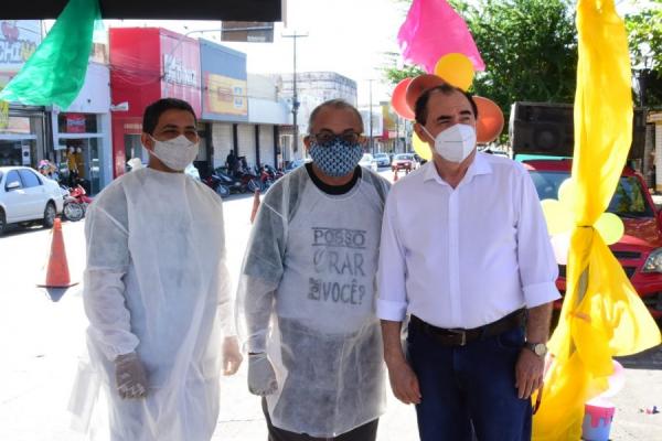 Vice-prefeito participa do encerramento do drive-thru da oração