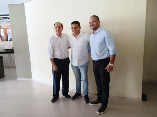 Prefeito Ant&ocirc;nio Reis e vereador Joab Curvina anunciam pr&eacute;-candidatura &agrave; Prefeitura de Floriano(Imagem:FlorianoNews)