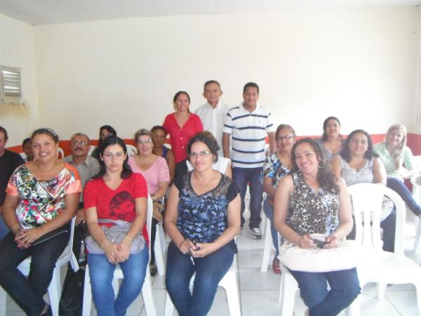 Prefeito Gledyson Resende realiza reunião com classe educacional