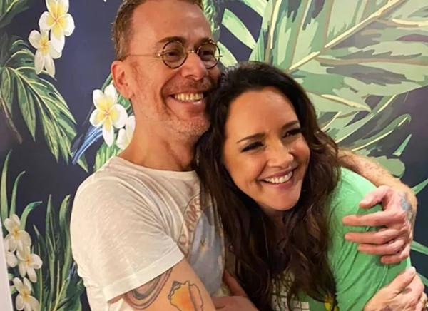 Ana Carolina canta com Nando Reis ao gravar o show em que interpreta o repertório de Cássia Eller
