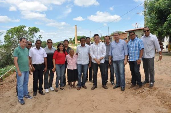 Joel Rodrigues e o Secretário de Estado dos Transportes visitam obras de 12 milhões em Floriano