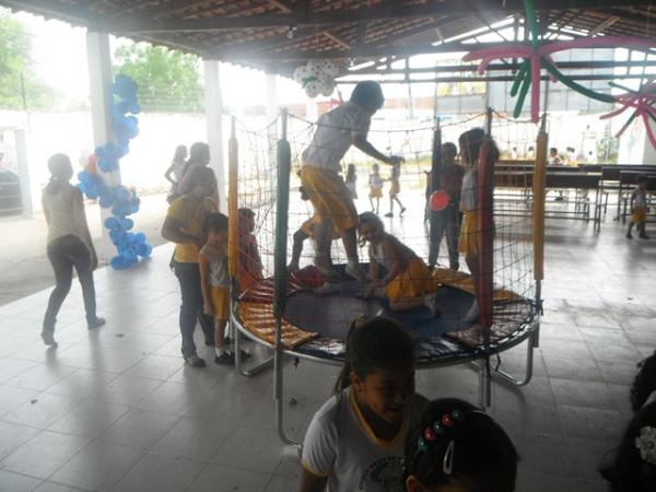  Escola Mega de Floriano realizou manh&atilde; recreativa em comemora&ccedil;&atilde;o ao Dia da Crian&ccedil;a.(Imagem:FlorianoNews)