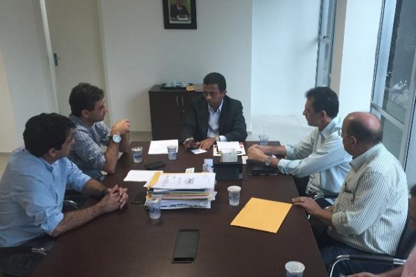 Prefeito Gilberto Jr e Sec. Bigman têm audiência com Secretário Estadual de Saúde