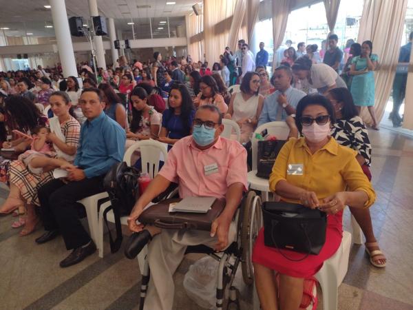 Floriano sedia Congresso Regional 2023 das Testemunhas de Jeová com o tema