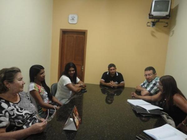 Altera&ccedil;&atilde;o no local da Confer&ecirc;ncia da Juventude em Floriano.(Imagem:FlorianoNews)