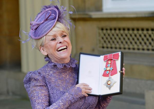 Morre atriz britânica Barbara Windsor aos 83 anos