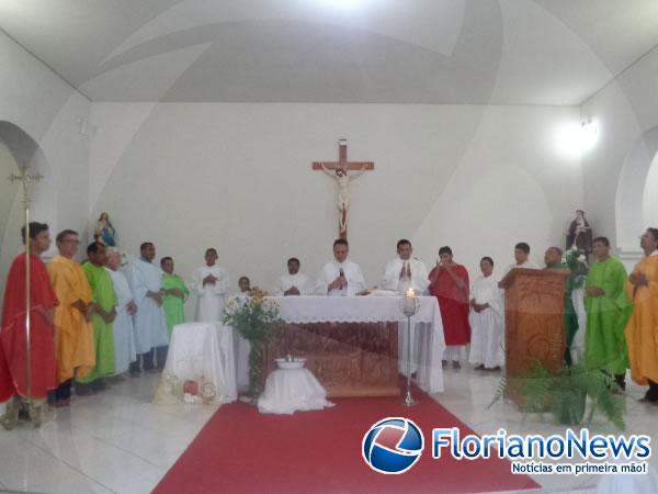 Missa do Lava-p&eacute;s re&uacute;ne fi&eacute;is na par&oacute;quia de Santo Ant&ocirc;nio em Bar&atilde;o de Graja&uacute;.(Imagem:FlorianoNews)