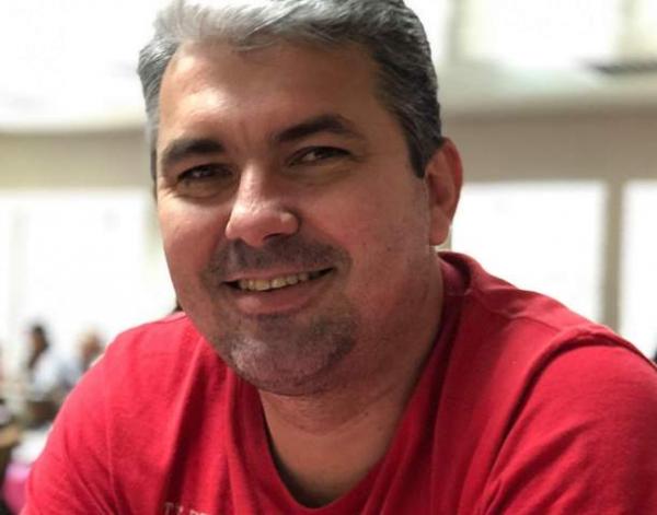 Maurício Bezerra comemora contrato para reforma da Praça do bairro Catumbi