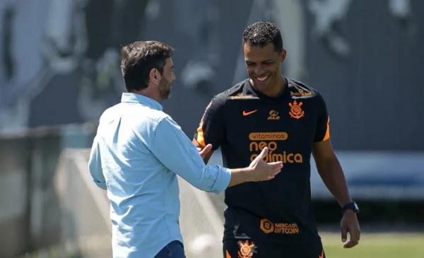 Corinthians vê dinheiro em caixa para contratar "novo Fausto Vera"