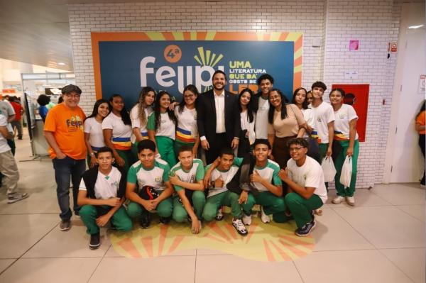 Mais de 3 mil estudantes da rede estadual de ensino participam da Feira da Literatura Piauiense