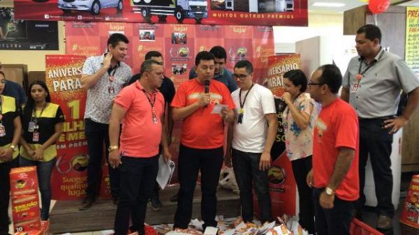 Armaz&eacute;m Para&iacute;ba realiza em Floriano o segundo sorteio da promo&ccedil;&atilde;o de anivers&aacute;rio.(Imagem:FlorianoNews)