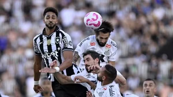 Botafogo fica a frente duas vezes, mas Santos busca empate no Nilton Santos
