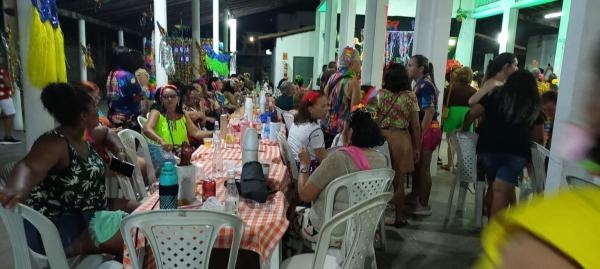 Idosos do Bloquinho do Programa 60+ celebram o carnaval com alegria e mistura de ritmos(Imagem:Ascom Sasc)