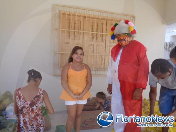 Distribuição de bombons marca o Dia das Crianças em Floriano.(Imagem:FlorianoNews)