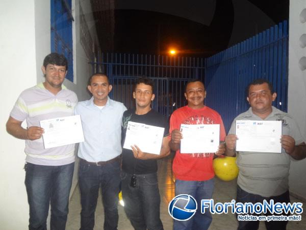 Mototaxistas de Floriano receberam certificados de capacitação do SEST/SENAT