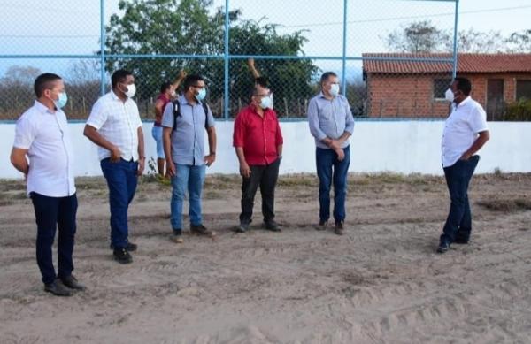Prefeito Joel Rodrigues visita obras na comunidade L3