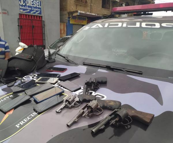 Material apreendido pela Pol&iacute;cia Militar do Piau&iacute;.(Imagem: Ilanna Serena /g1)