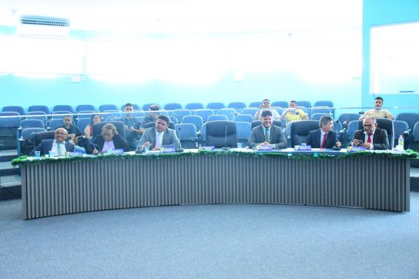 Câmara Municipal de Floriano realiza duas sessões e conclui o ano legislativo de 2024(Imagem:CMF)