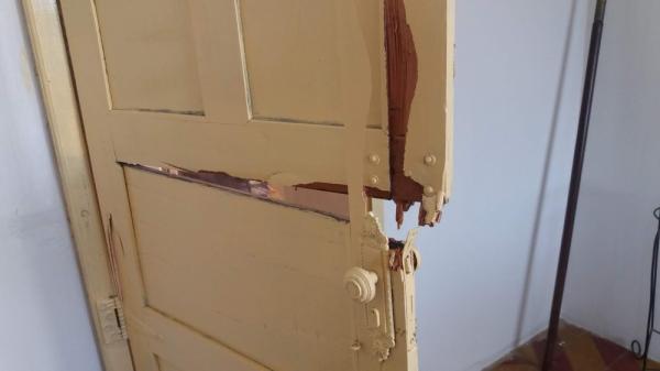 Criminosos reviraram o interior da igreja de Nossa Senhora dos Rem&eacute;dios, em Buriti dos Lopes, no Piau&iacute; (Imagem:Portal do Rurik)