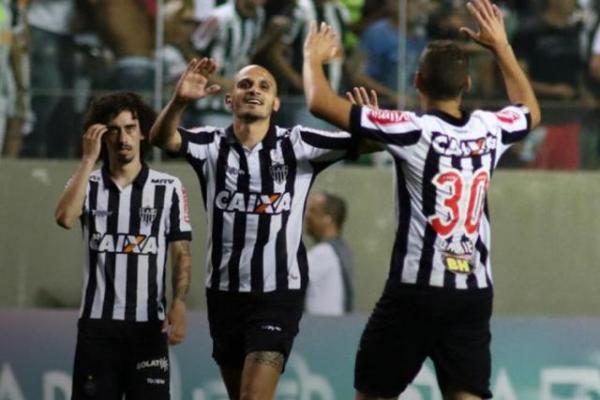 Bota arranca vitória contra a Chape; Cruzeiro vence Grêmio e assume vice-liderança