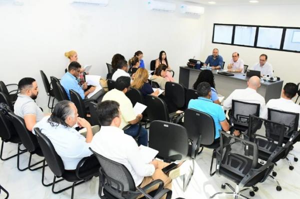 Prefeito Antônio Reis reúne equipe para alinhar programação dos 128 anos de Floriano