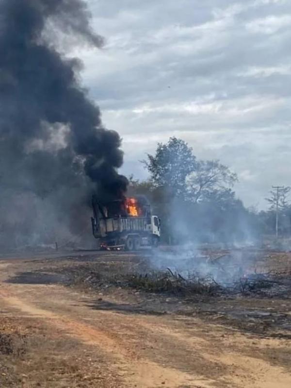 Caminhão da prefeitura de Amarante pega fogo após ser atingido por fio