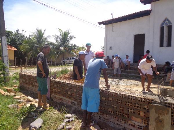 Frei Miguel realiza campanha para construção de calçada da igreja de Santo Antônio