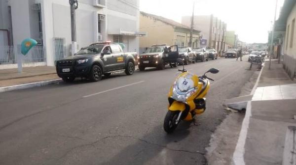 Ve&iacute;culos da Nacional s&atilde;o flagrados em Floriana neste s&aacute;bado.(Imagem:FlorianoNews)
