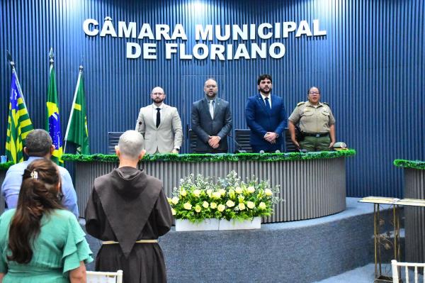 Vereadores de Floriano encerram o ano legislativo com sessão solene e homenagens