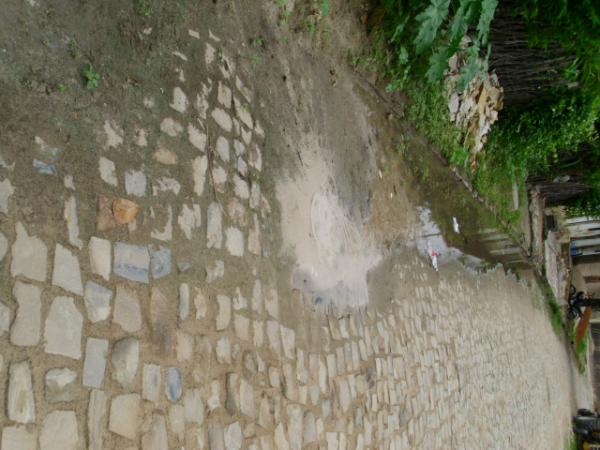 Neste local est&aacute; inclusive ficando &aacute;gua parada(Imagem:L&eacute;o Miranda)