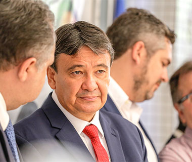 Governador exonera secretários e anuncia novos titulares