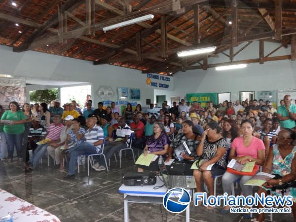 Assinatura de ordem de servi&ccedil;os para a reforma e amplia&ccedil;&atilde;o da Unidade Escolar Coelho Neto e constru&ccedil;&atilde;o da quadra poliesportiva da escola.(Imagem:FlorianoNews)
