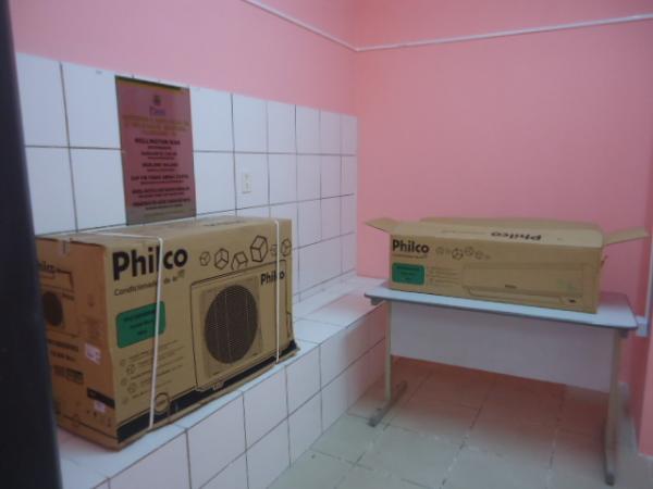 Ar condicionado doado pela Ma&ccedil;onaria(Imagem:FlorianoNews)