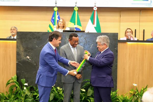 Joel Rodrigues, pr&eacute;-candidato a governador, recebe homenagem em sess&atilde;o especial na Assembleia Legislativa(Imagem:Ascom)