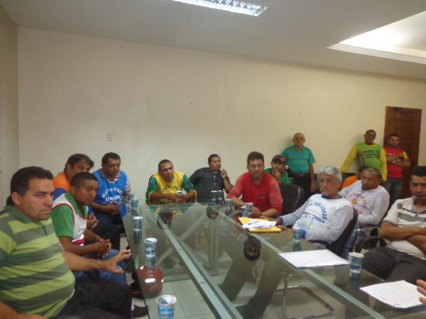 Moto-taxistas realizam protesto com buzina&ccedil;o em Floriano.(Imagem:FlorianoNews)