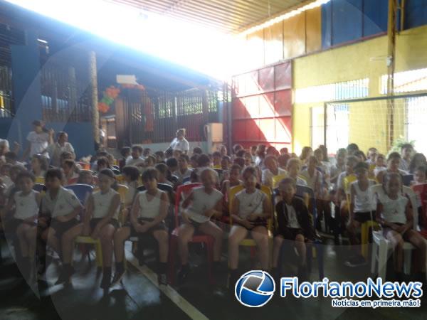 Escola Pequeno Pr&iacute;ncipe realiza Festival de Par&oacute;dias.(Imagem:FlorianoNews)