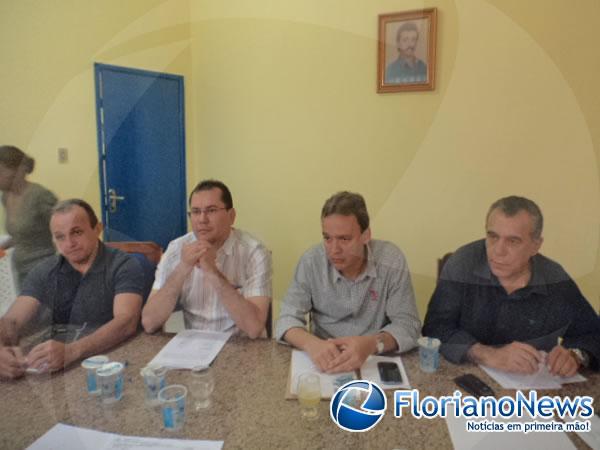 Reuni&atilde;o debateu tramita&ccedil;&atilde;o do Projeto de Reforma Administrativa da Prefeitura.(Imagem:FlorianoNews)