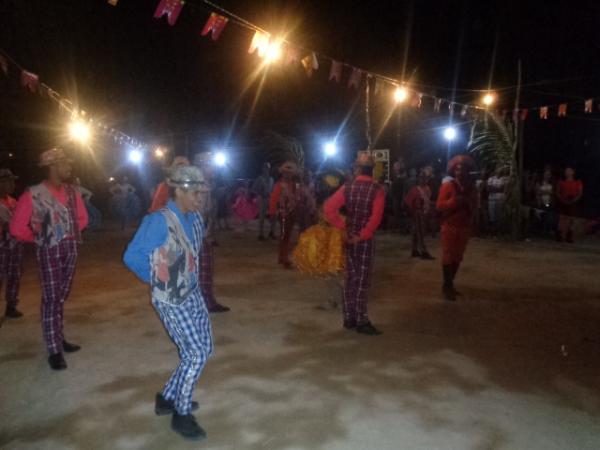 Casais encontristas da Par&oacute;quia S&atilde;o Jos&eacute; Oper&aacute;rio promovem festival junino.(Imagem:FlorianoNews)
