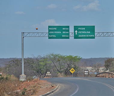 Soldado do Exército é achado ferido às margens de rodovia