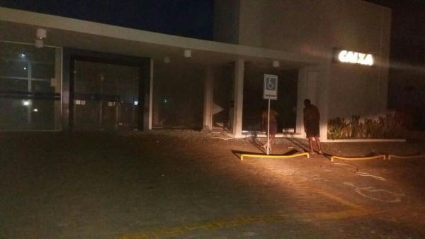  Bandidos renderam vigilante e explodiram ag&ecirc;ncia da Caixa em Oeiras.(Imagem:Divulga&ccedil;&atilde;o/PM)