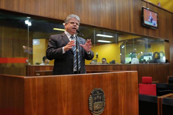 Retorno da atividade econômica deve ser organizado, defende Gustavo Neiva