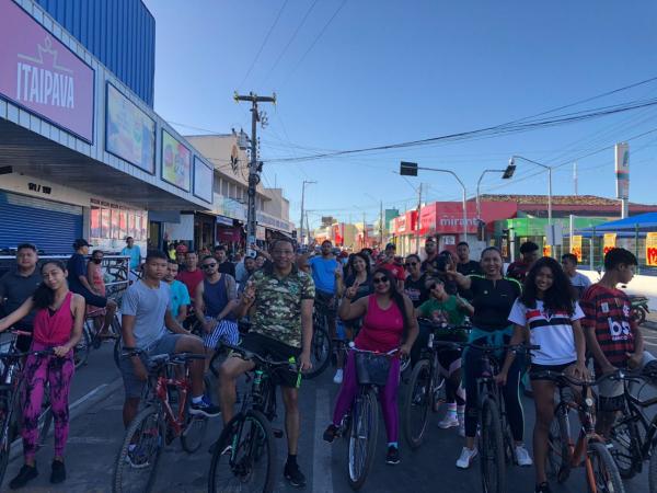Grupo Jorge Batista realiza passeio ciclístico em comemoração ao Dia dos Comerciários