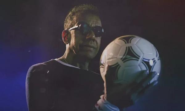 Craque da música, Jorge Ben Jor resume a realeza de Pelé em samba de 2004