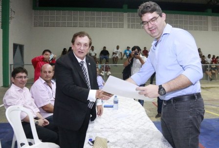 Mão Santa entrega medalha para Luciano e Cassandra deve ser vice
