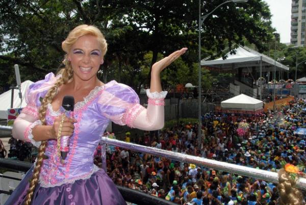 Carla Perez comanda o bloco Algod&atilde;o Doce.(Imagem:Marcelo Machado / Ag. Haack)