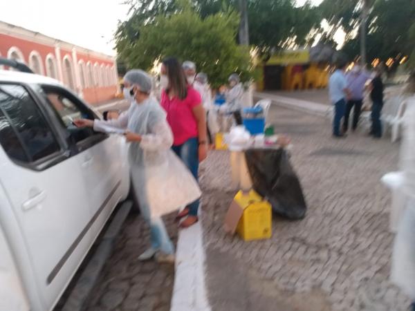 Drive-thru de vacina&ccedil;&atilde;o contra gripe foi realizado no Cais do Porto em Floriano(Imagem:FlorianoNews)