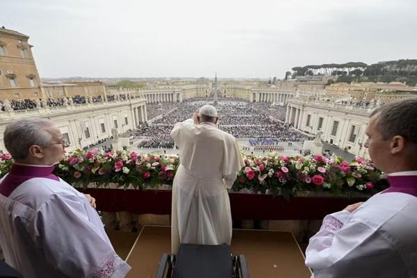 Papa Francisco preside missa do Domingo de Páscoa
