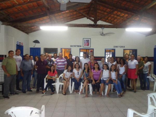 Professores da rede estadual de ensino decidem manter greve em Bar&atilde;o de Graja&uacute;.(Imagem:FlorianoNews)