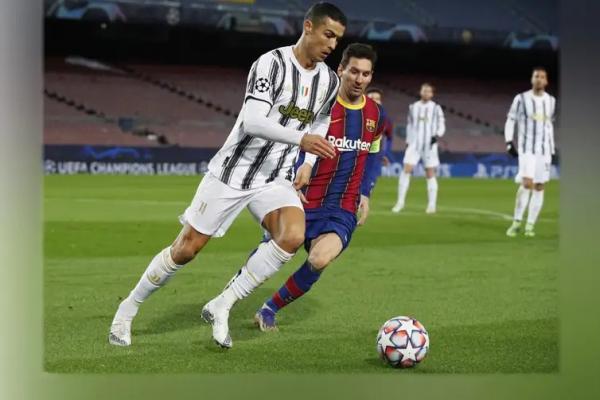 Cristiano Ronaldo e Lionel Messi j&aacute; estiveram de lados opostos na fase de grupos da da Ligas do Campe&otilde;es de 2002. (Imagem:REUTERS/Albert Gea/Direitos reservados)