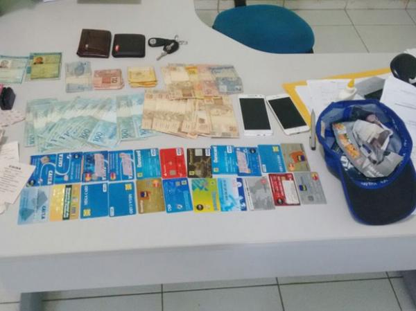 Dupla é presa suspeita de aplicar golpes dentro de banco no Sul do PI